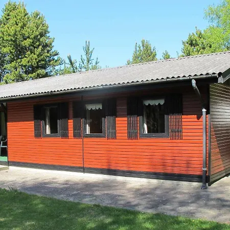 Holiday home Three-bedroom In 11