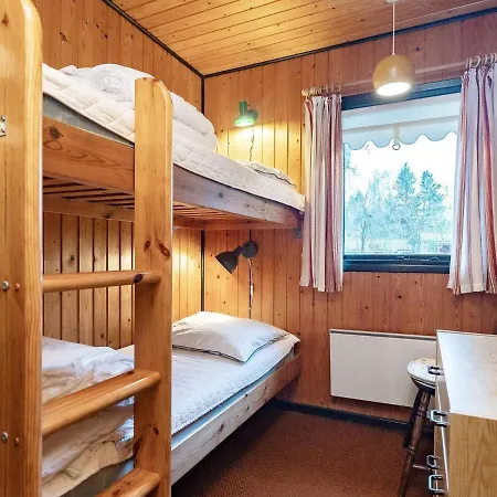 Three-bedroom In 11 Nyaraló