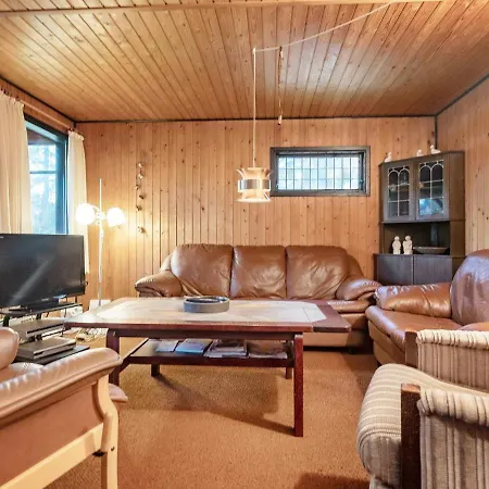 Holiday home Three-bedroom In 11 *