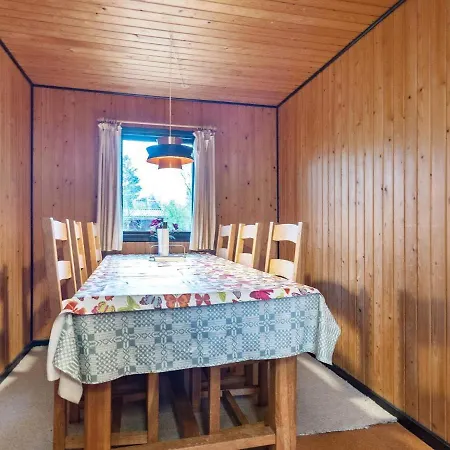 Three-bedroom In 11 Hals