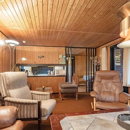 Three-bedroom In 11 Nyaraló