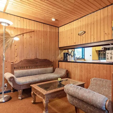 Holiday home Three-bedroom In 11